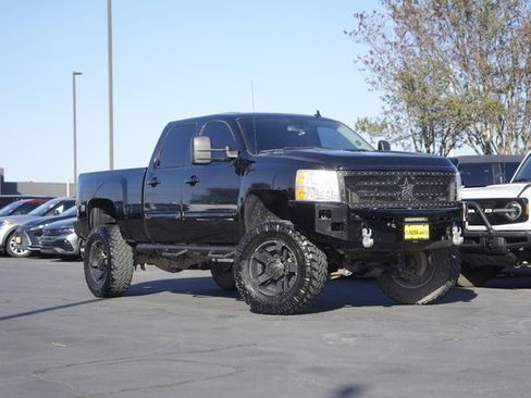 Used 2013 Chevrolet Silverado 2500 LTZ w/ LTZ Plus Package image 2