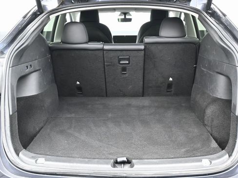 Used 2021 Tesla Model Y Long Range image 12