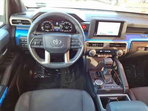 Certified 2025 Toyota Tacoma TRD Off-Road image 8