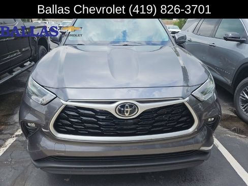 Used 2021 Toyota Highlander XLE AWD/4WD image 5