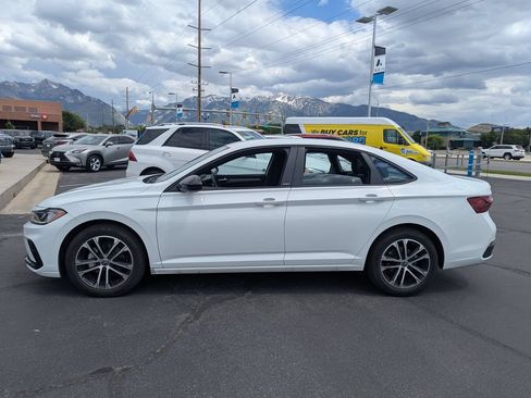 Used 2025 Volkswagen Jetta Sport FWD image 8