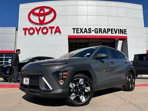 Used 2025 Hyundai Kona SEL image 2