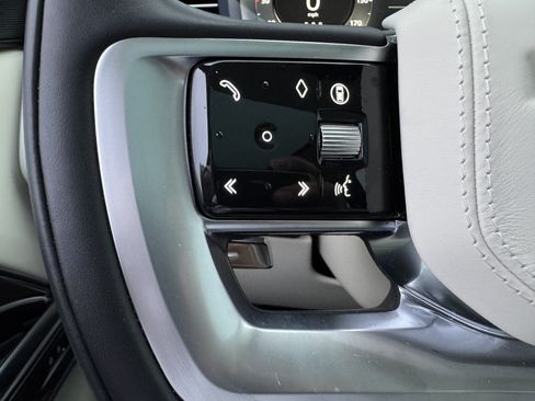 Certified 2025 Land Rover Range Rover SE AWD/4WD image 16