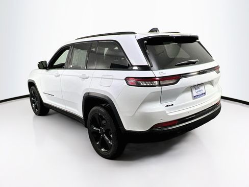 Used 2023 Jeep Grand Cherokee Altitude AWD/4WD image 7