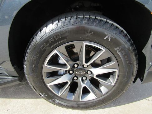 Used 2021 Chevrolet Suburban Premier w/ Premium Package AWD/4WD image 7