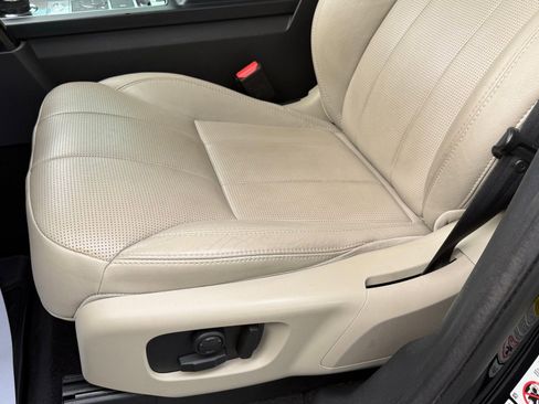 Used 2019 Land Rover Discovery SE image 43