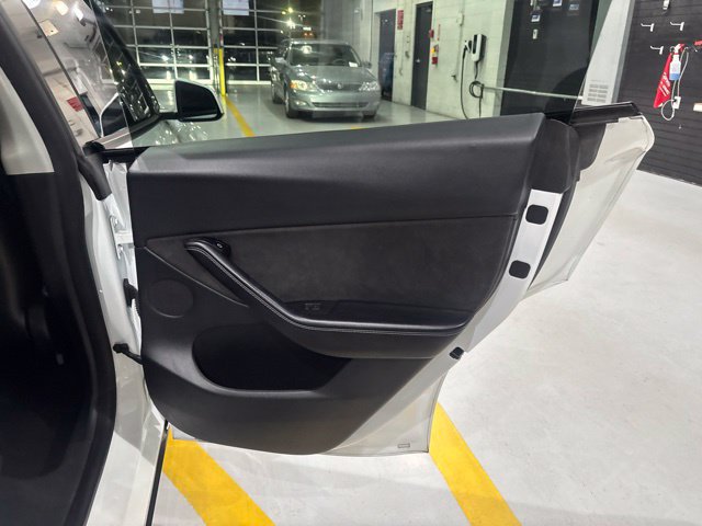 Used 2022 Tesla Model Y Long Range AWD/4WD image 35