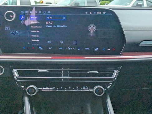Used 2024 Chevrolet Traverse Z71 w/ Enhanced Driving Package AWD/4WD image 20