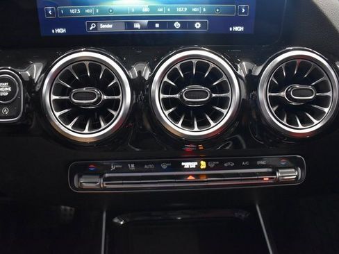 Used 2022 Mercedes-Benz GLA 35 AMG 4MATIC image 31