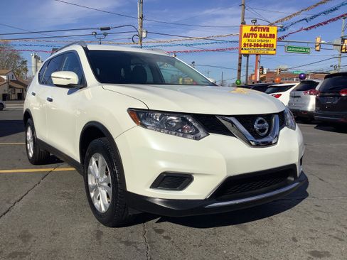 Used 2015 Nissan Rogue SV image 1