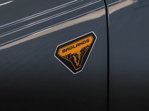 Used 2022 Ford Bronco Badlands image 11