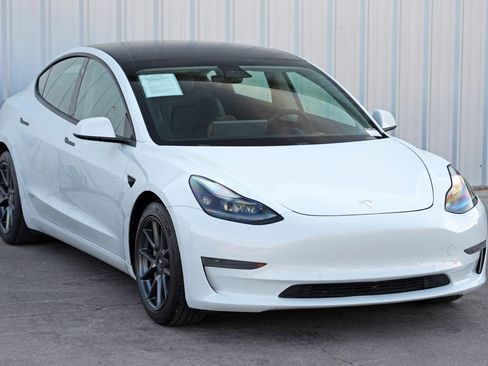 Used 2021 Tesla Model 3 Standard Range image 52