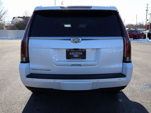 Used 2019 Cadillac Escalade Premium Luxury image 18