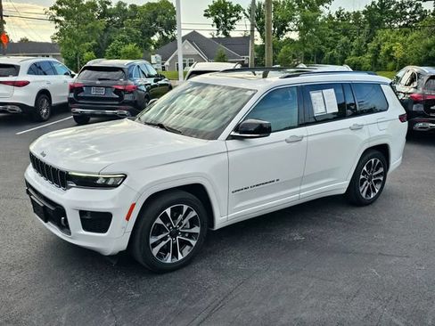 Used 2022 Jeep Grand Cherokee L Overland w/ Luxury Tech Group IV AWD/4WD image 3