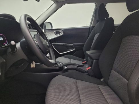 Used 2023 Kia Soul LX w/ LX Technology Package image 17