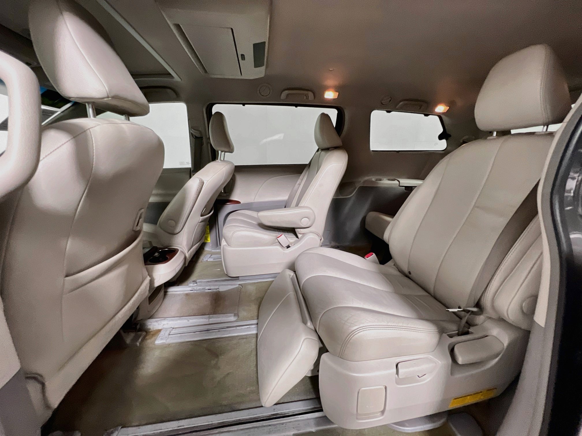 Used 2013 Toyota Sienna XLE w/ Entertainment Pkg AWD/4WD image 29
