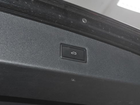 Used 2024 Volkswagen Tiguan SE R-Line image 32