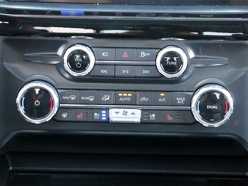 New 2026 Ford F250 Lariat w/ Black Appearance Package image 31