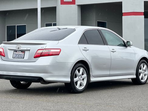 Used 2009 Toyota Camry SE FWD image 2