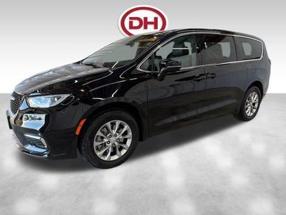 New 2026 Chrysler Pacifica Select