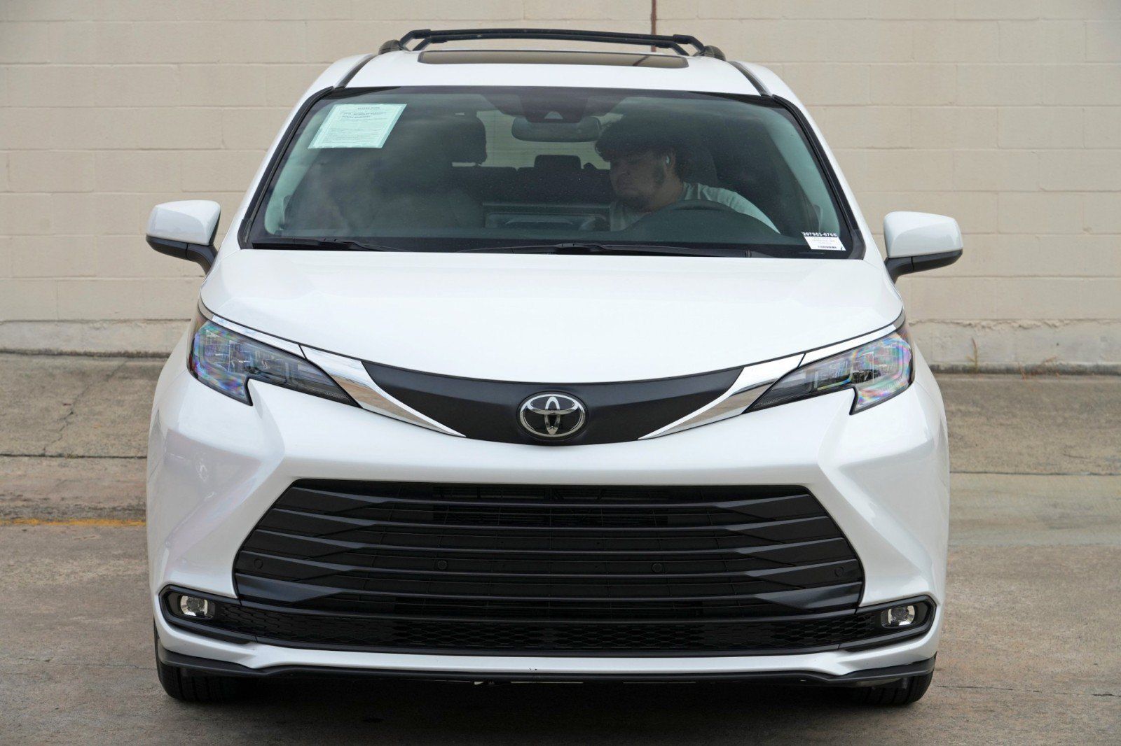 Used 2026 Toyota Sienna XLE FWD image 51