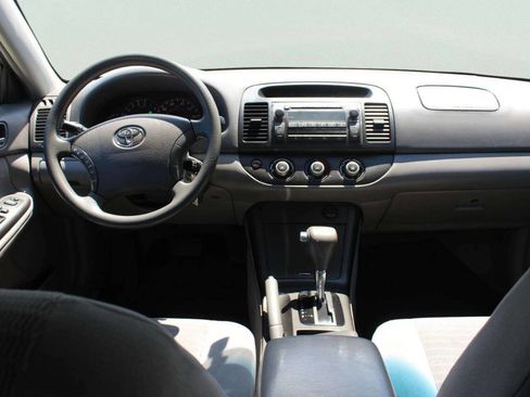 Used 2005 Toyota Camry LE FWD image 8