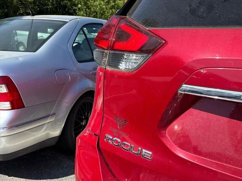 Used 2017 Nissan Rogue SL image 12