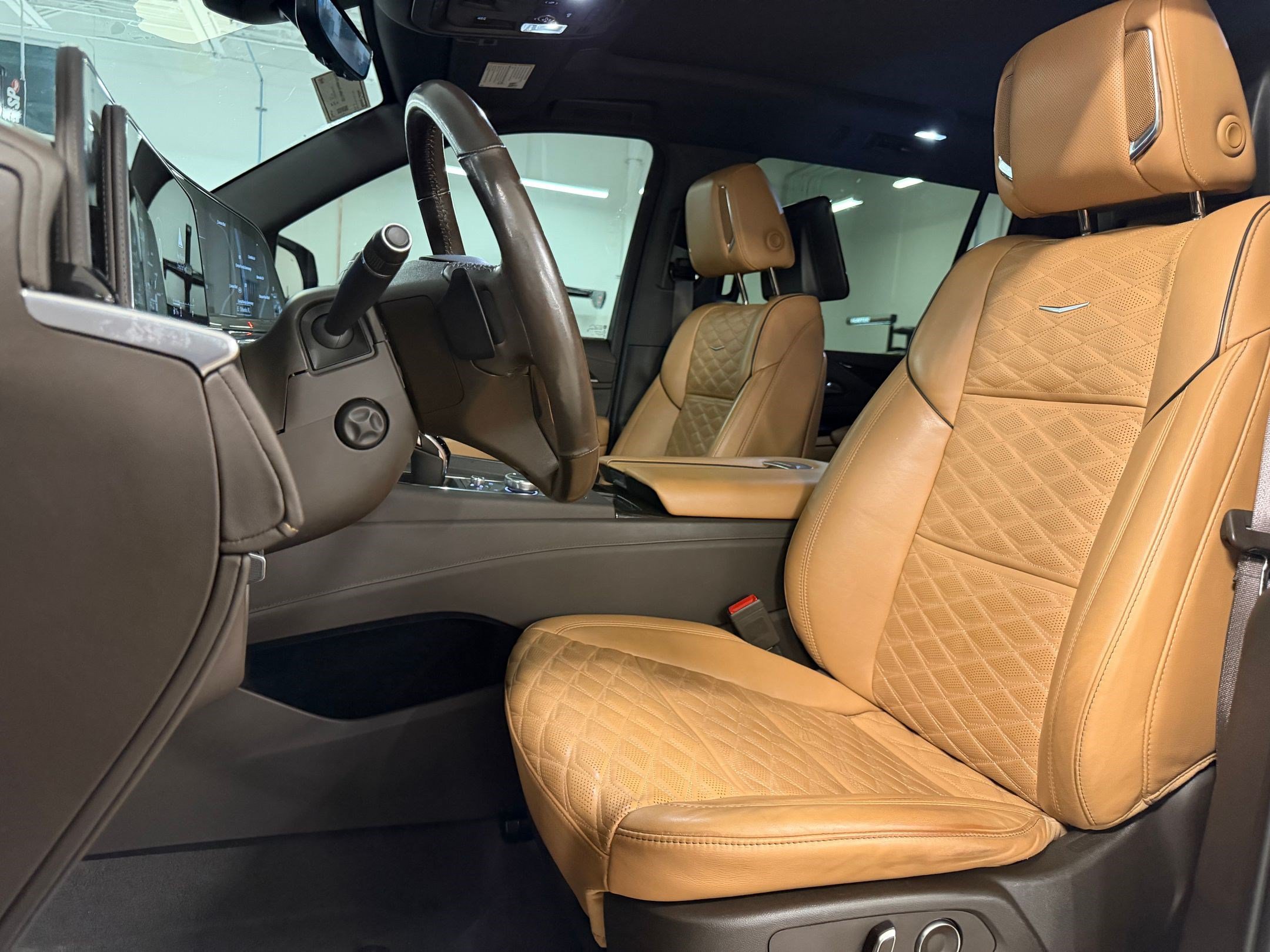 Used 2021 Cadillac Escalade ESV Premium Luxury w/ Driver Assist Tech Package AWD/4WD image 5