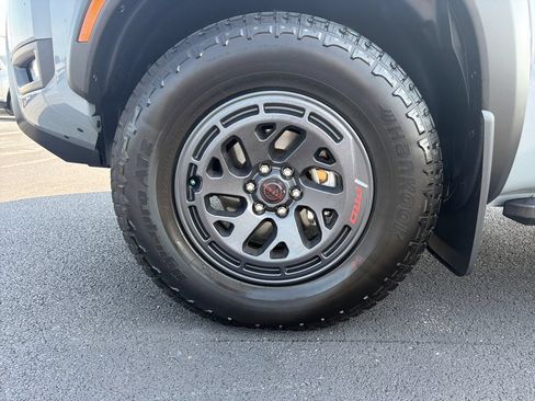 Used 2025 Nissan Frontier PRO-4X AWD/4WD image 11
