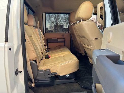 Used 2014 Ford F250 Lariat w/ Lariat Chrome Package image 14