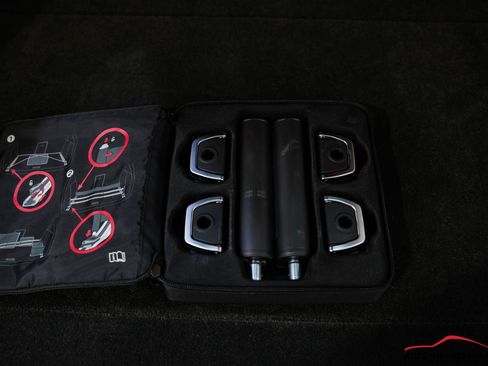 Used 2018 Bentley Bentayga image 86