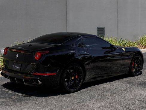 Used 2017 Ferrari California T RWD image 5