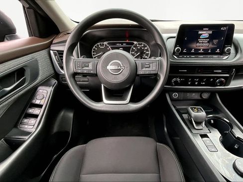 Used 2023 Nissan Rogue S image 9