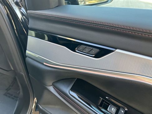 Used 2024 Jeep Wagoneer Launch Edition image 30