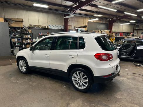 Used 2011 Volkswagen Tiguan S image 8