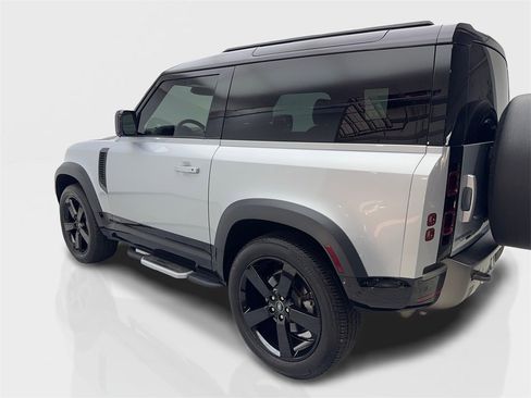 Used 2021 Land Rover Defender 90 X-Dynamic S image 25