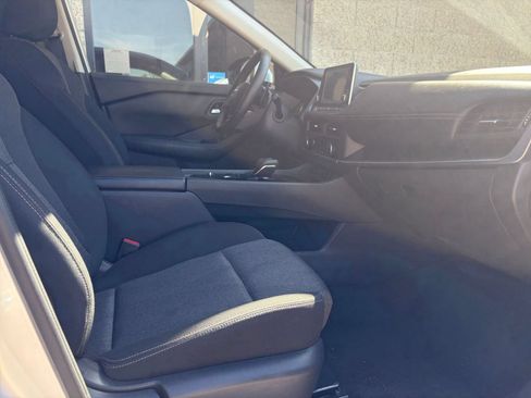 Used 2025 Nissan Rogue SV FWD image 32