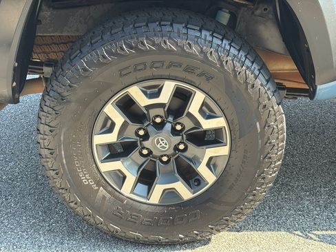 Used 2019 Toyota Tacoma TRD Off-Road RWD image 30