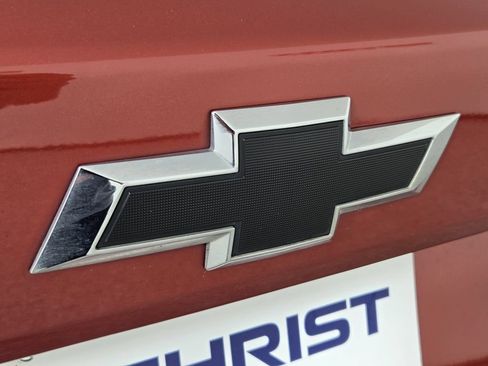 Used 2024 Chevrolet Trax RS FWD image 11