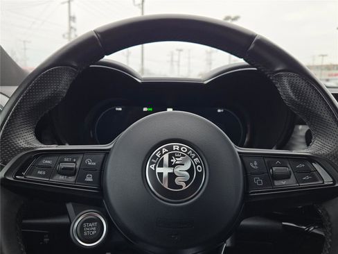 Used 2024 Alfa Romeo Tonale Ti w/ Premium Interior Package image 36