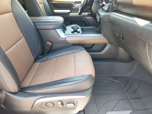 Used 2024 Chevrolet Silverado 2500 High Country w/ High Country Premium Package AWD/4WD image 17