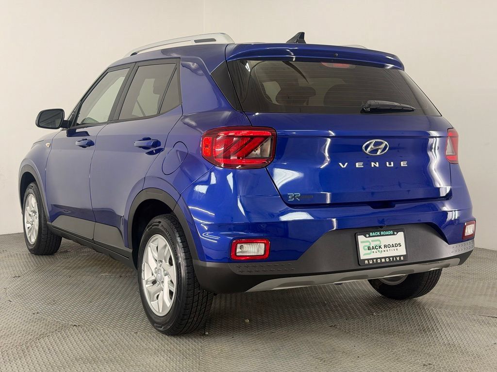Used 2020 Hyundai Venue SEL FWD image 7