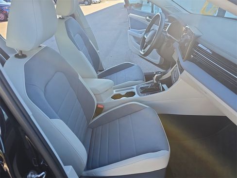 Certified 2025 Volkswagen Jetta SE image 19