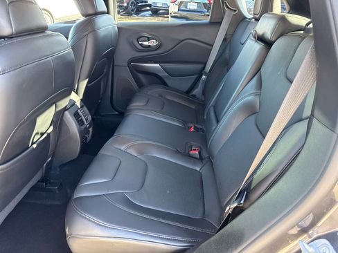 Used 2020 Jeep Cherokee Limited image 16