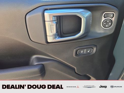 Used 2024 Jeep Wrangler Unlimited image 12