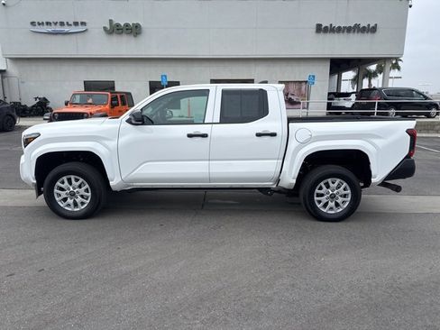 Used 2025 Toyota Tacoma SR image 2