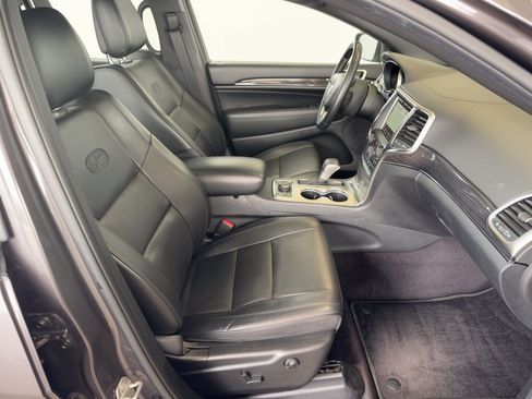 Used 2018 Jeep Grand Cherokee Overland AWD/4WD image 30