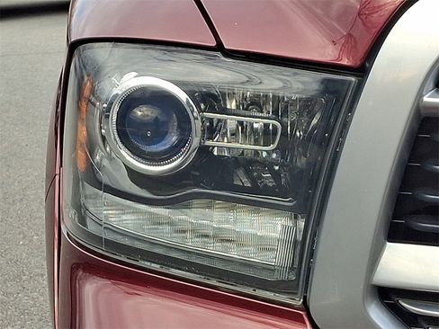 Used 2018 RAM 1500 Limited image 11