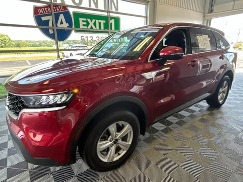 Used 2023 Kia Sorento LX AWD/4WD image 3