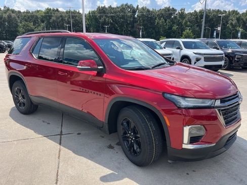 Used 2023 Chevrolet Traverse LT w/ Midnight/Sport Edition image 9